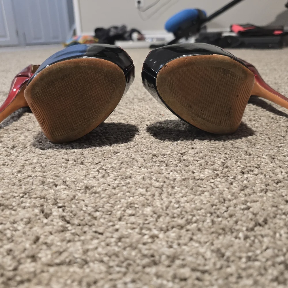 Black and Red Peep Toe Heels - Picture 4 of 4